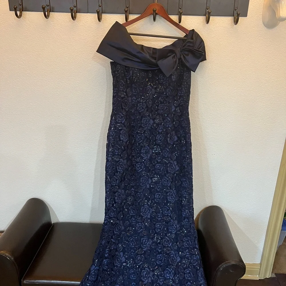 Teri Jon Rickie freeman Beautiful dress navy with the bow and lace - Picture 3 of 10